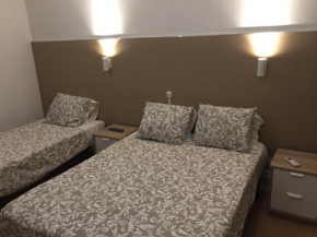Отель Lira Guest House B&B  Atiães